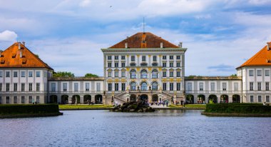 Münih 'teki ünlü Nymphenburg Şatosu - MUNICH, GERMANY - HAZİRAN 03, 2021 - MUNICH, GERMANY ŞEHRİ