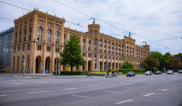 Il governo della Baviera a Monaco - CITTÀ DEL MONACO, GERMANIA - GIUGNO 03, 2021 — Foto Stock
