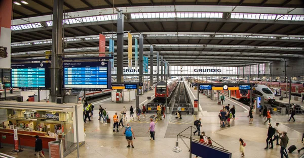 Centraal station van München in het centrum van de stad - MUNICH, DUITSLAND - JUNI 03, 2021 - Stad MUNICH, DUITSLAND - JUNI 03, 2021 — Stockfoto