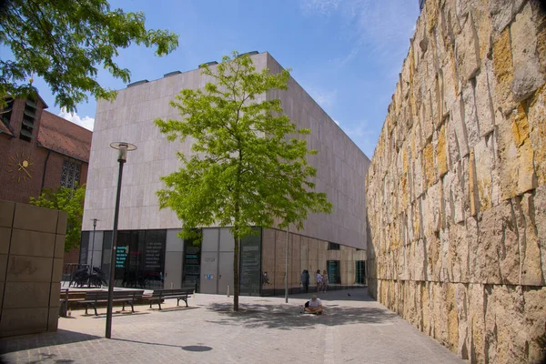 Plaza San Jacob con sinagoga en Munich - CIUDAD DE MUNICH, ALEMANIA - 03 DE JUNIO DE 2021 — Foto de Stock
