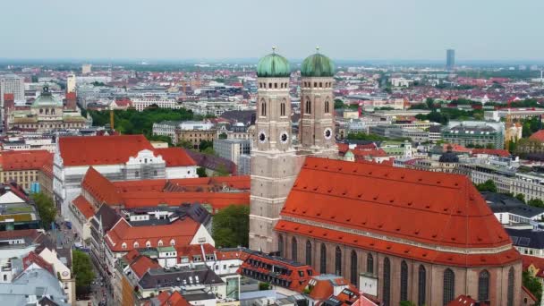 Mest Kända Kyrkan München Frauenkirche Katedralen Det Historiska Distriktet Flygfoto — Stockvideo