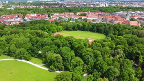 Διάσημο Ορόσημο Στην Πόλη Του Μονάχου English Garden Drone Photography — Αρχείο Βίντεο