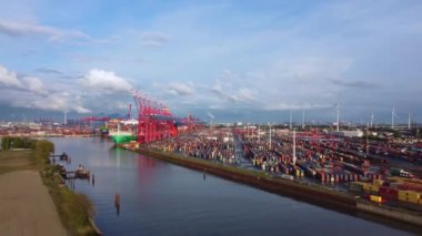 Hamburg Limanı 'ndaki konteyner terminali.