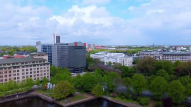 Hamburg 'un güzel şehir merkezinde Alster Nehri Gölü