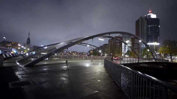 Hamburg haven - geweldig uitzicht 's nachts — Stockvideo