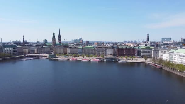 Het prachtige centrum van Hamburg met het Alster River meer — Stockvideo