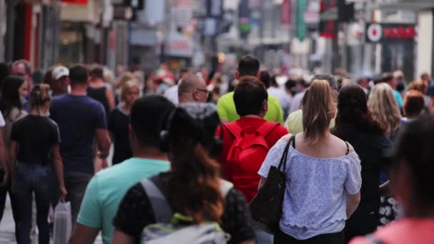 Люди Пешеходной Зоне Торговой Миле Замедленная Съемка Колонь Германия Июня — стоковое видео