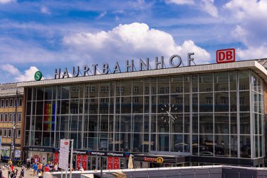 Köln Merkez İstasyonu - COLOGNE, GERMANY - 25 Haziran 2021