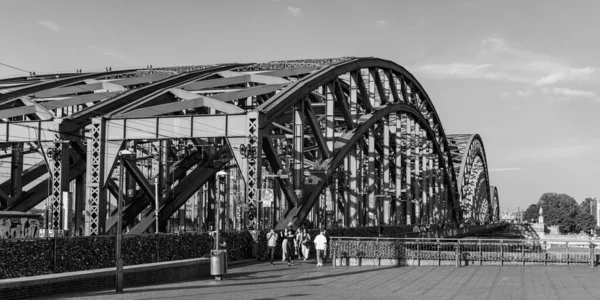 Berömda Hohenzollern Bron Köln Som Leder Till Katedralen Cologne Tyskland — Stockfoto