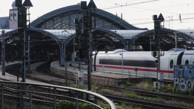 Köln Merkez İstasyonu - COLOGNE, GERMANY - 25 Haziran 2021