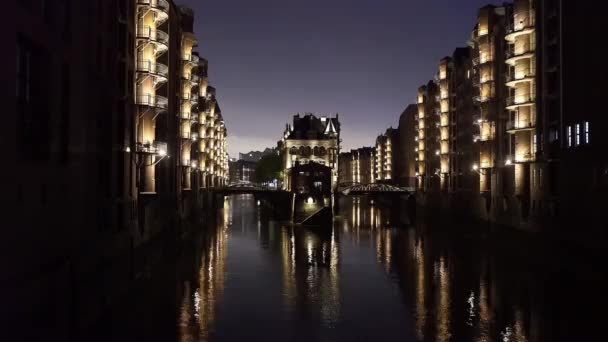 Quartier Historique Des Entrepôts Dans Ville Hambourg Nuit Photographie Voyage — Video