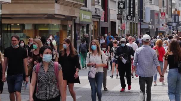 Lidé Pěší Zóně Obličejovou Maskou Extrémní Zpomalení Fotografování Lidí Cologne — Stock video