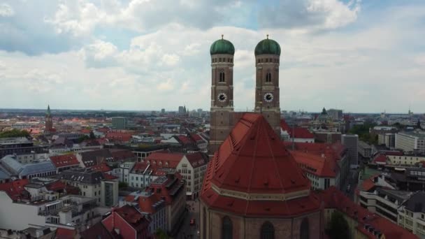 Igreja Mais Famosa Munique Catedral Frauenkirche Bairro Histórico Vista Aérea — Vídeo de Stock