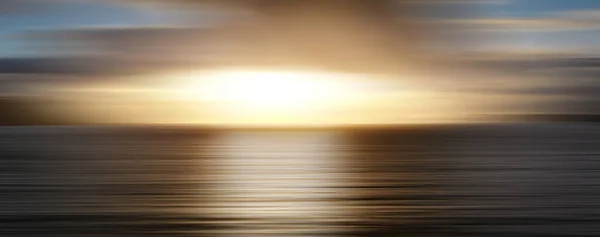 Прекрасный закат над океаном — стоковое фото