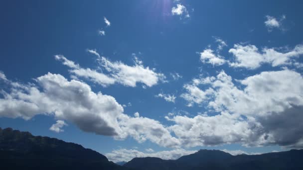 Beau ciel avec nuages pour le remplacement du ciel — Video