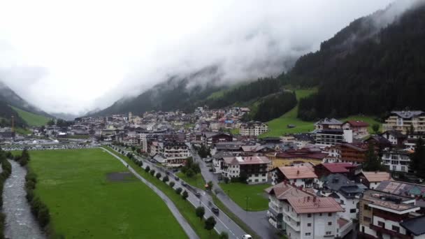 Village d'Ischgl en Autriche - vue aérienne — Video