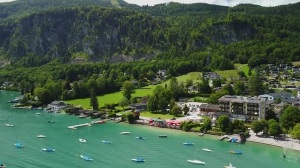 Village of St Gilgen at Lake Wolfgangsee in Austria — Stock Video