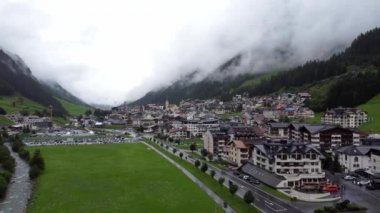 Avusturya 'nın Ischgl köyü - hava manzaralı