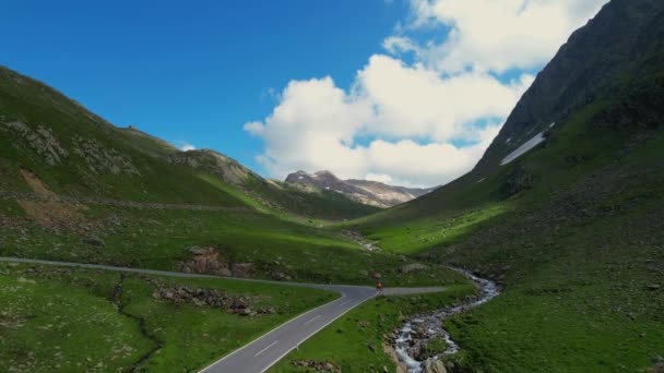 Increíble naturaleza en Timmelsjoch carretera alpina alta en Austria — Vídeo de stock