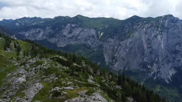 Úžasná scenérie v rakouských Alpách na Mount Loser — Stock video