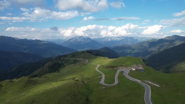 Niesamowita przyroda na wysokogórskiej drodze Timmelsjoch w Austrii — Wideo stockowe