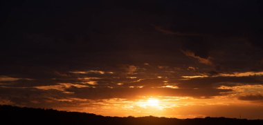 Gökyüzü değişimi için yüksek çözünürlüklü Sunset Sky arkaplanı