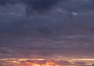 Gökyüzü değişimi için yüksek çözünürlüklü Sunset Sky arkaplanı