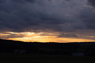 Gökyüzü değişimi için yüksek çözünürlüklü Sunset Sky arkaplanı