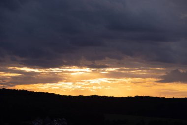 Gökyüzü değişimi için yüksek çözünürlüklü Sunset Sky arkaplanı