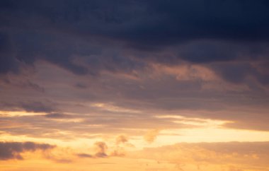 Gökyüzü değişimi için yüksek çözünürlüklü Sunset Sky arkaplanı