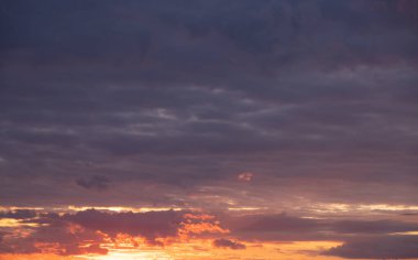 Gökyüzü değişimi için yüksek çözünürlüklü Sunset Sky arkaplanı