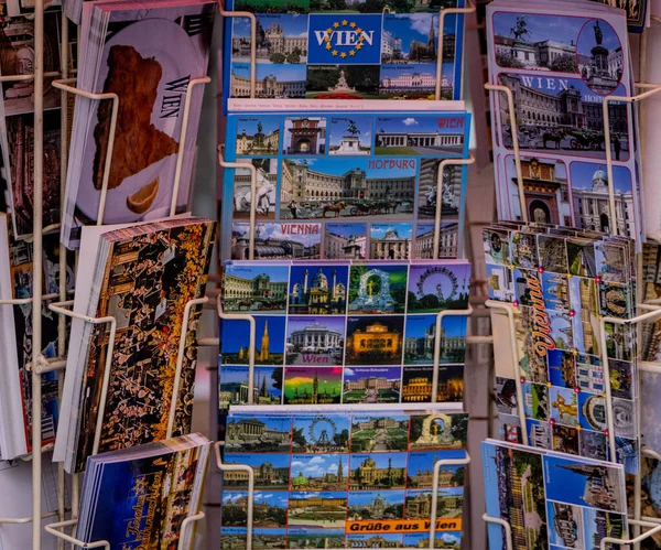 Postkort fra Wien - VIENNA, AUSTRIA, EUROPE - AUGUST 1, 2021 – stockfoto