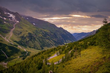 Avusturya 'daki Grossglockner Yüksek Alp Yolu çevresindeki muhteşem manzara