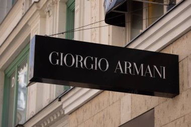 Viyana fıçısında seçkin Giorgio Armani mağazası - Viyana, AUSTRIA, EUROPE - 1 AĞUSTOS, 2021