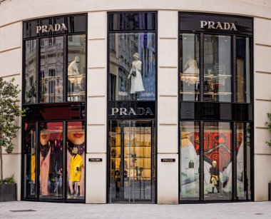 Viyana 'da özel bir Prada mağazası - VIENNA, AUSTRIA, EUROPE - 1 Ağustos 2021