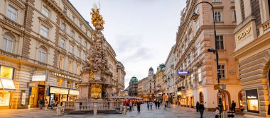 Viyana şehir merkezinde yaya bölgesi - Viyana, AUSTRIA, Avrupa - 1 AĞUSTOS, 2021