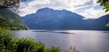 Avusturya 'daki Altaussee Gölü tatil ve dinlenme için harika bir yerdir.