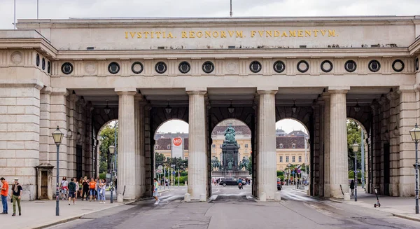 El palacio de Hofburg de Viena - el monumento más famoso de la ciudad - VIENA, AUSTRIA, EUROPA - 1 DE AGOSTO DE 2021 —  Fotos de Stock