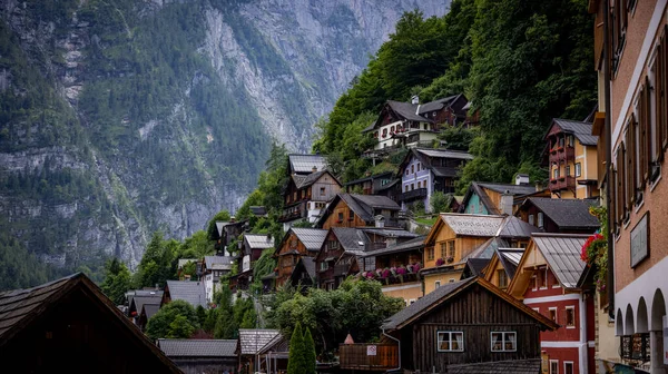 Berömd by i Hallstatt i Österrike - ett världsarv — Stockfoto
