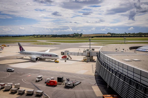 stock image Airfield of Vienna Airport VIE - VIENNA, AUSTRIA, EUROPE - AUGUST 1, 2021