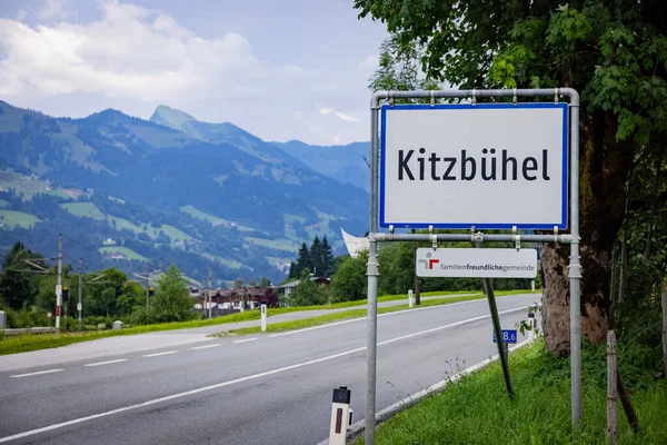 Światowej sławy miasto Kitzbuehel w Austrii - ekskluzywny raj sportów zimowych - KITZBUHEL, AUSTRIA, EUROPE - LIPIEC 29, 2021 — Zdjęcie stockowe
