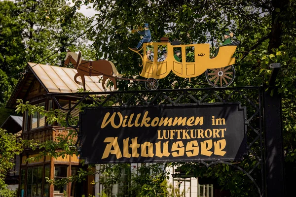 Welcome to Altaussee sign in the Austrian Alps - BAD AUSSEE, AUSTRIA, EUROPE - JULY 30, 2021 — Stock Photo, Image