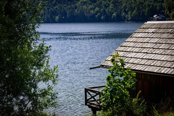 Jezioro Altaussee w Austrii jest wspaniałym miejscem na wakacje i relaks — Zdjęcie stockowe