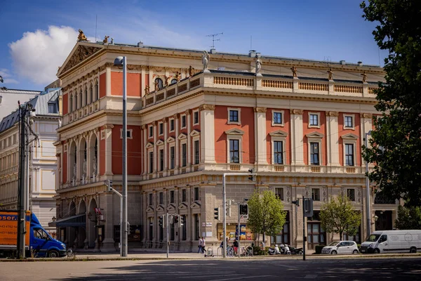 Vídeňský koncertní sál Musikverein v centru města - VÍDEŇ, RAKOUSKO, EVROPA - 1. srpna 2021 — Stock fotografie