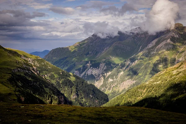 Maravillosa vista panorámica de Grossglockner High Alpine Road en Austria — Foto de Stock