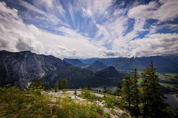 Fantastisk natur och typiskt landskap i Österrike - de österrikiska alperna — Stockfoto