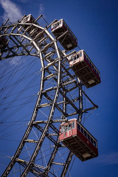 A histórica Roda Gigante de Viena no Prater Entertainment Park — Fotografia de Stock