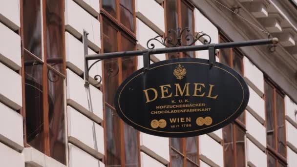 Famoso café e padaria Demel em Viena - VIENNA, ÁUSTRIA, EUROPA - 1 de agosto de 2021 — Vídeo de Stock