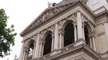 Şehir merkezindeki Viyana Üniversitesi binası.