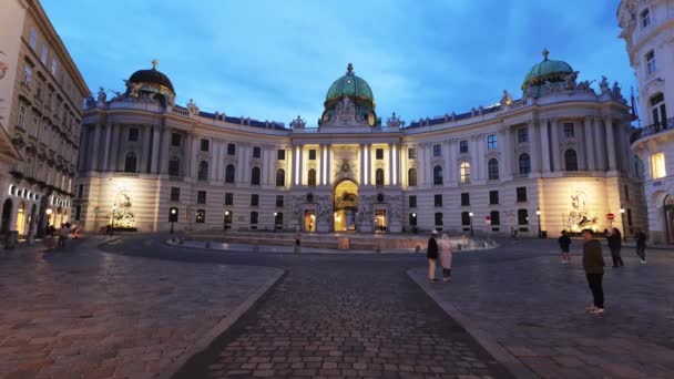 Paleis Wenen Hofburg - beroemdste bezienswaardigheid in de stad - VIENNA, OOSTENRIJK, EUROPA - AUGUST 1, 2021 — Stockvideo